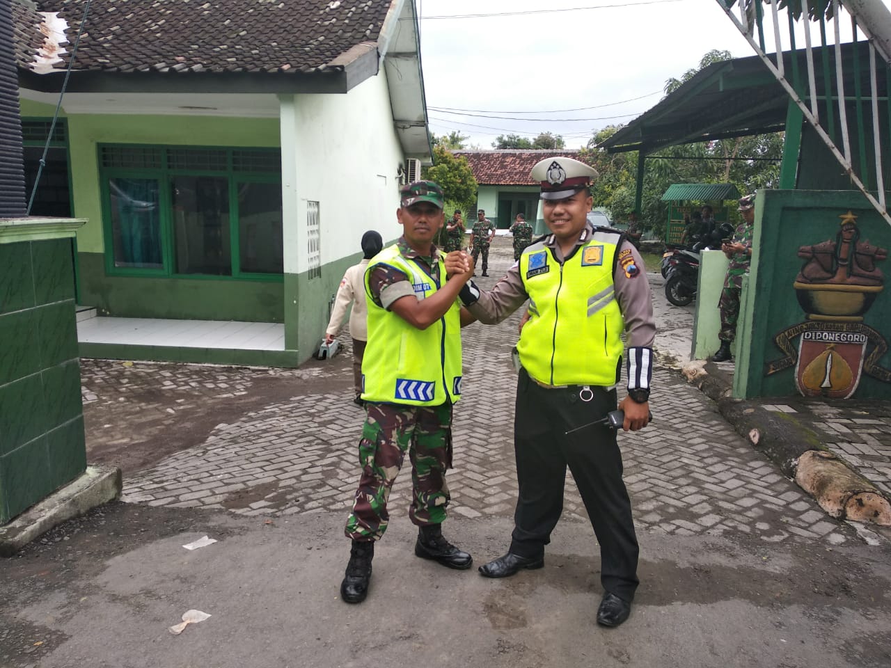 Prajurit Kodim 0716/Demak Bersama Polri Ciptakan Sinergitas Dalam Segala Hal